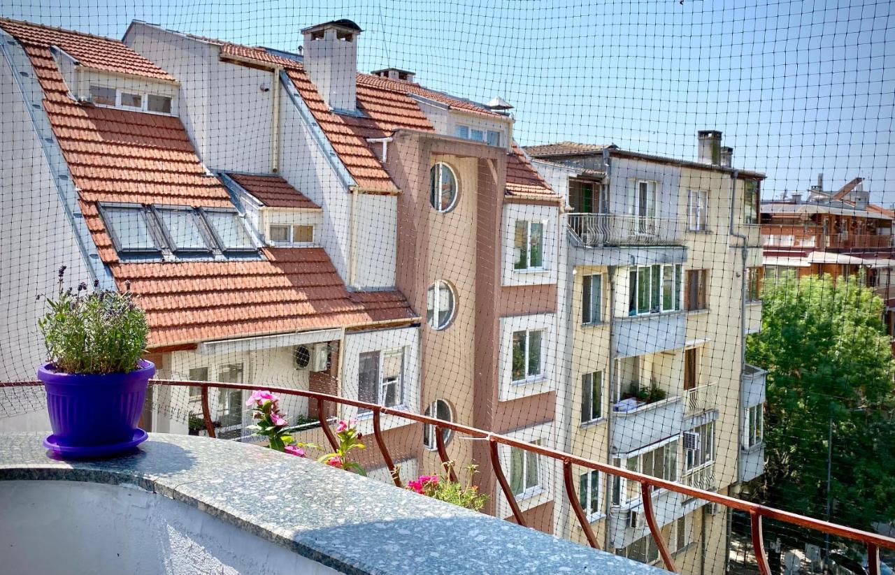 Bright Central Studio For 4 In Burgas Extérieur photo