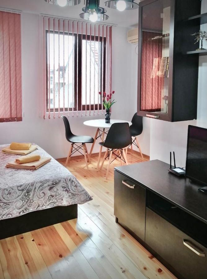 Bright Central Studio For 4 In Burgas Extérieur photo